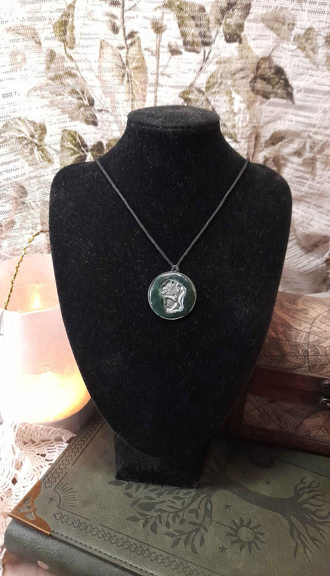 medalion ivy &amp; leaf